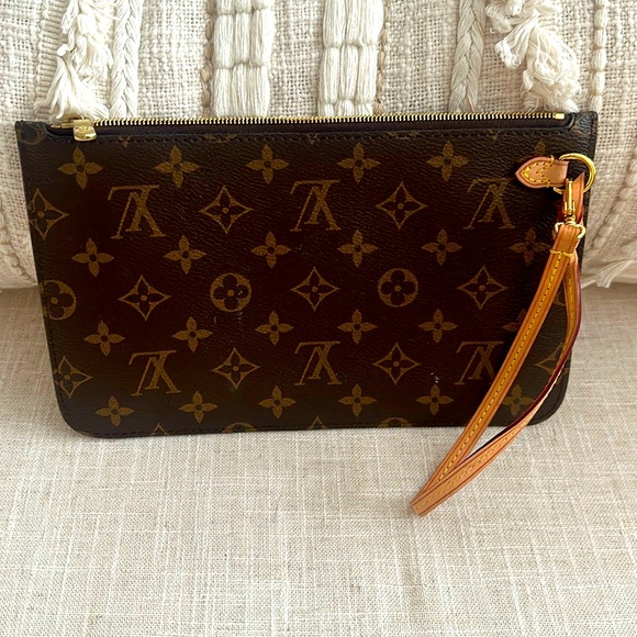 Louis Vuitton Handbags - Louis Vuitton NEVERFULL monogrammed pouch NEW!